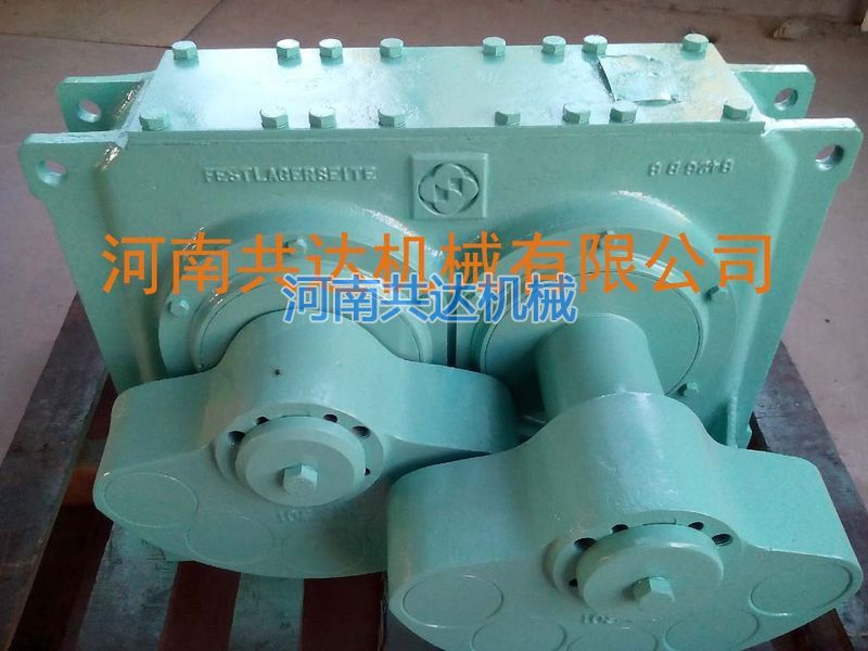 自同步双轴激振器